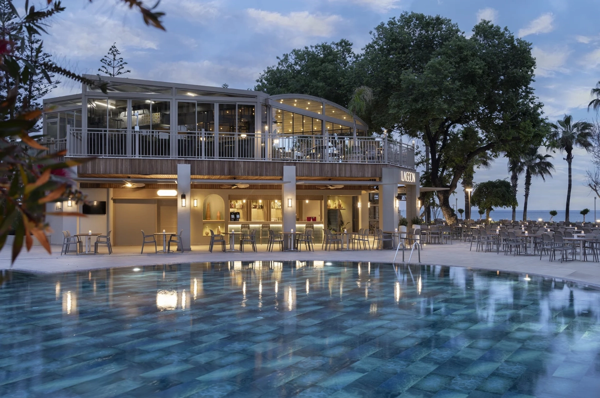 Lagoon Pool Bar