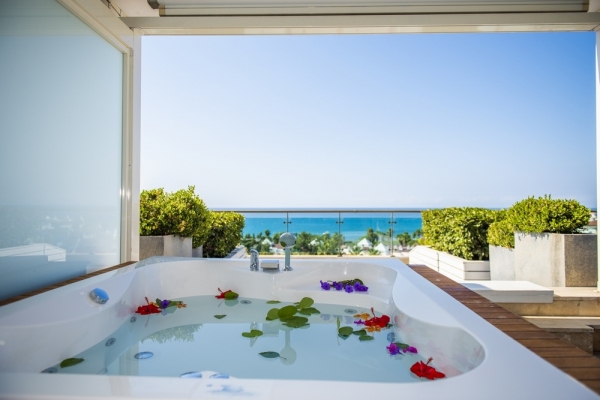 Deluxe Jakuzili Teras Oda