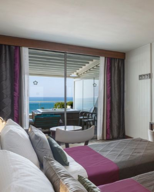 Deluxe Jakuzili Teras Oda
